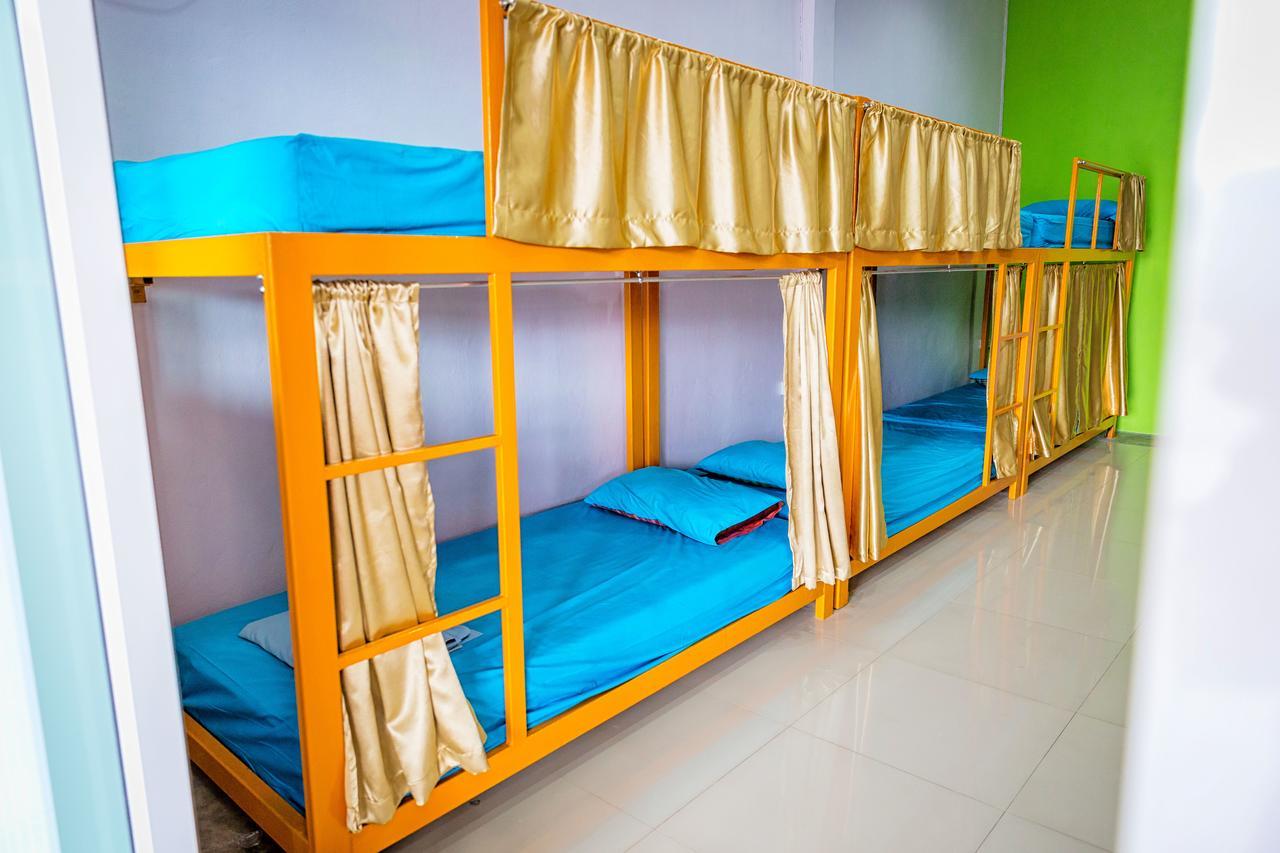 Railway Hostel (Adults Only) Csumphon Kültér fotó